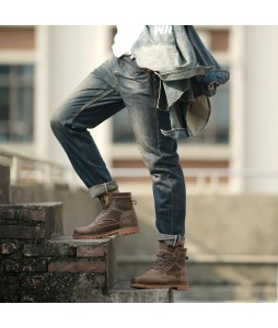 Heavy washed old-fashioned distressed jeans